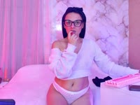 Kelany is an irresistible, sensual and self-confident MILF. In each transmission he creates an intense and close connection, he enjoys seducing with his gaze and his dominant attitude. He loves to experience new things and take your fantasies to the next level. Their shows are unforgettable, full of passion and control... if you want to live the complete experience, pamper it as it deserves and let yourself be dominated.