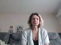 Je suis une femme "mûre" de 49 ans aimant le sexe sur toutes ses coutures,Shows spécials Messieurs en&nbsp;&nbsp;VIP ,fist, domination Extrême , ,je possède plusieurs godes , jouets