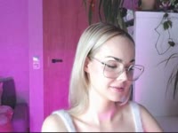 Hi, my LOVERS!
Lexie is here! Your fav GIRL!
I