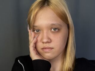 camslut showing tits AlleenWelke