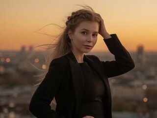 cam girl playing with sextoy AutumnKoetz