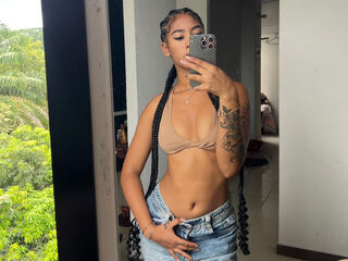 fingering camwhore CarolineCartson