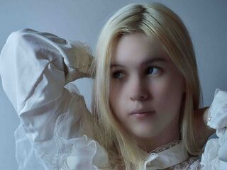 camgirl masturbating with sex toy DeidreSarin