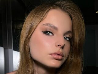cam girl masturbating with dildo DoraWilliams