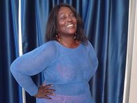 naked girl with webcam masturbating with sextoy GladysWilliams