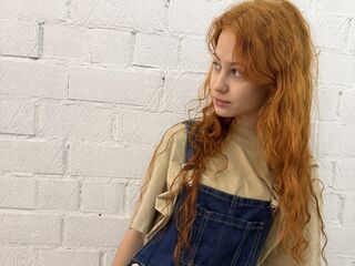 naughty cam girl fingering shaved pussy HeidyMichaelsen