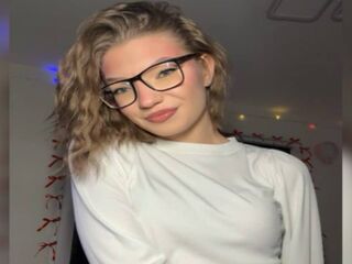 topless webcamgirl KatieGoodacre