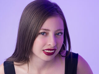 camgirl playing with dildo LennaPhillips