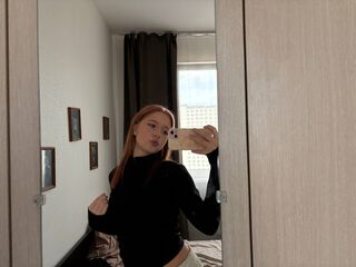 topless cam girl LennieLukasik