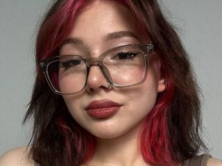 chat LessyGrayce