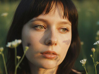 hot cam girl spreading pussy LiluSoto