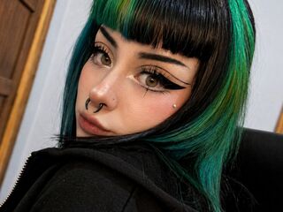 closeup LolaGraves