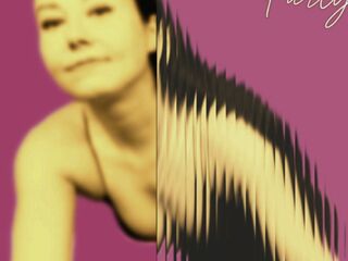 naked cam girl masturbating with vibrator LucyLevatto