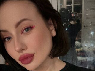 shaved pussy web cam MiaPeaches