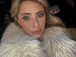 camgirl masturbating with dildo MilissaOn