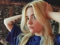 girl nude MonnieMoniz