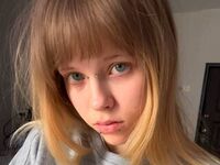 camwhore masturbating with vibrator OpheliaWrenny