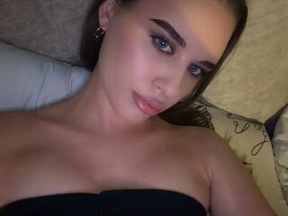 free webcam video RhiannonJumper