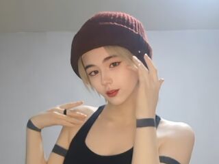 fingering camgirl video RoxannCobio