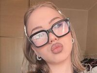 nude webcamgirl pic SaraBaier
