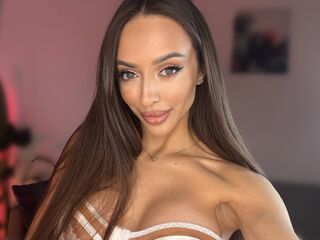 naked webcamgirl TynaAkira